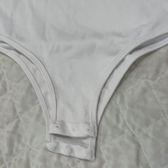 Body suit New never worn white body suit by Reoria size Medium - Picture 3 of 8
